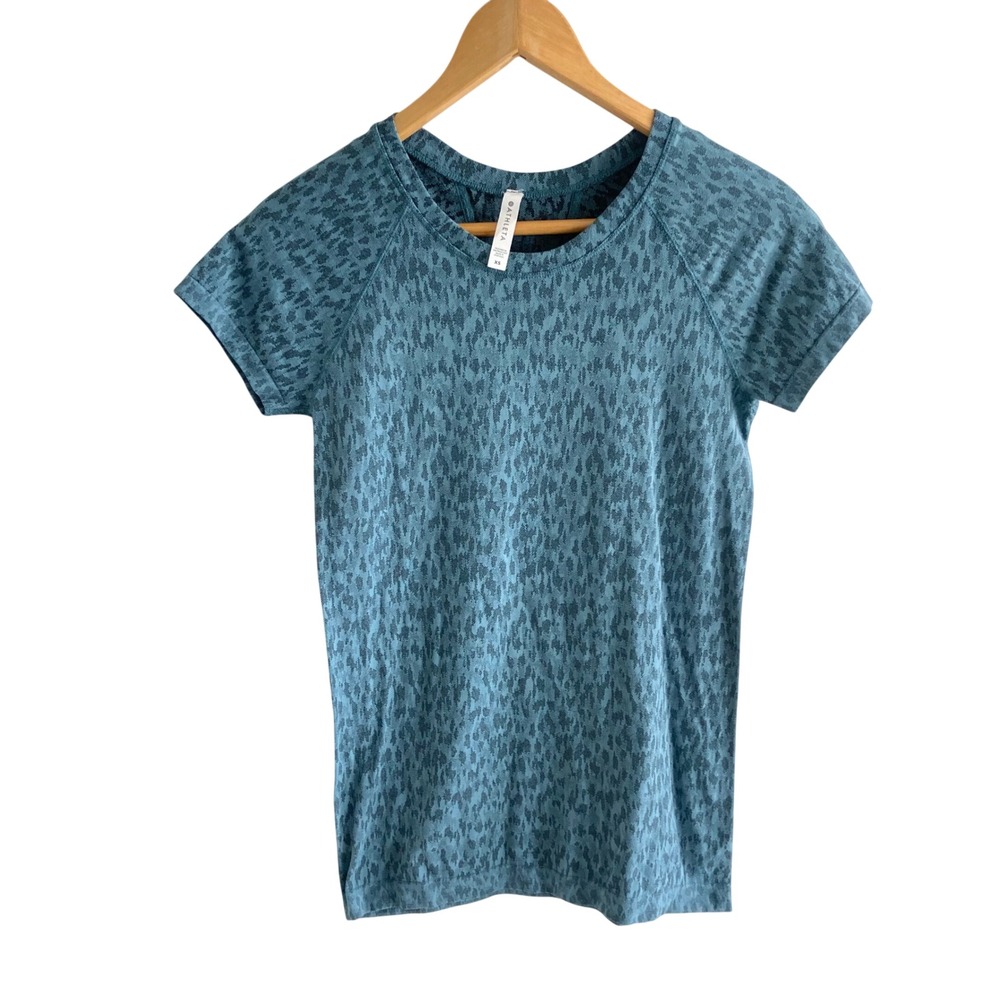 3/$25 Athleta Momentum Tee Blue Leopard Animal Print Seamless Workout Top